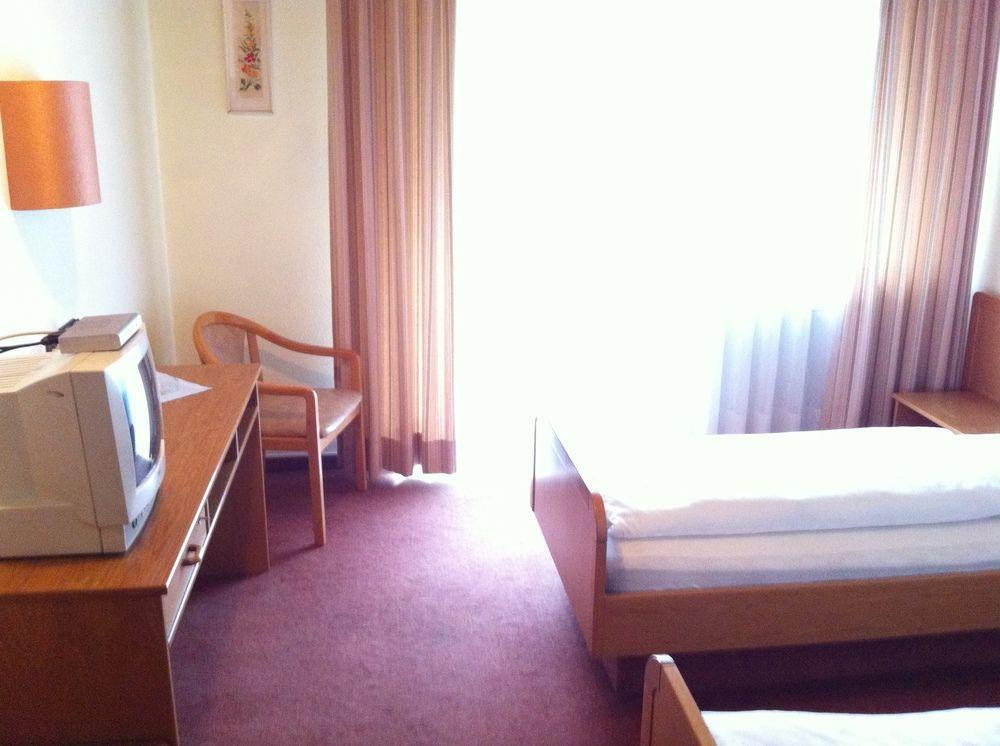 Hotel Bacchusstube Garni Goldbach  Экстерьер фото